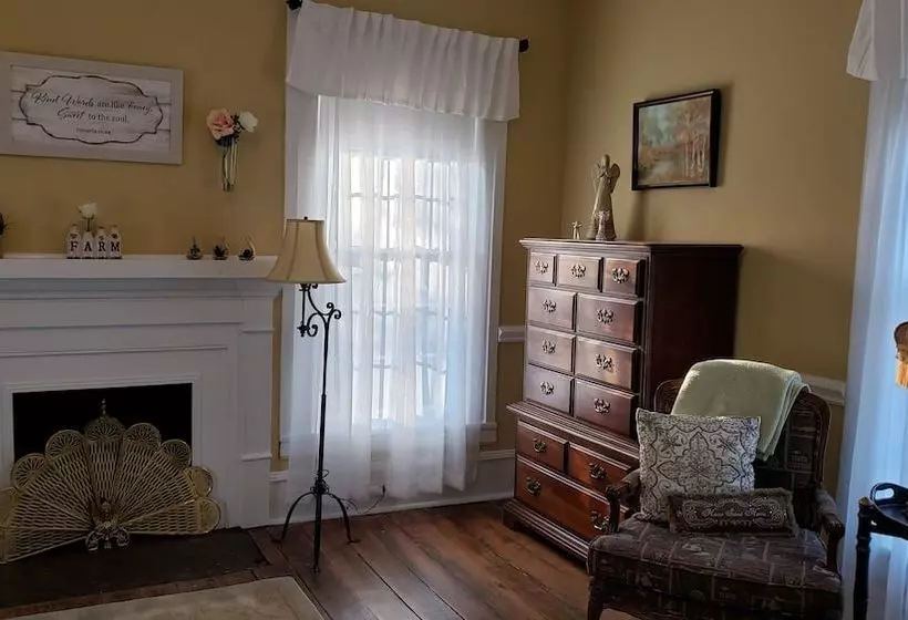 Silly Chickens Lodge B&b