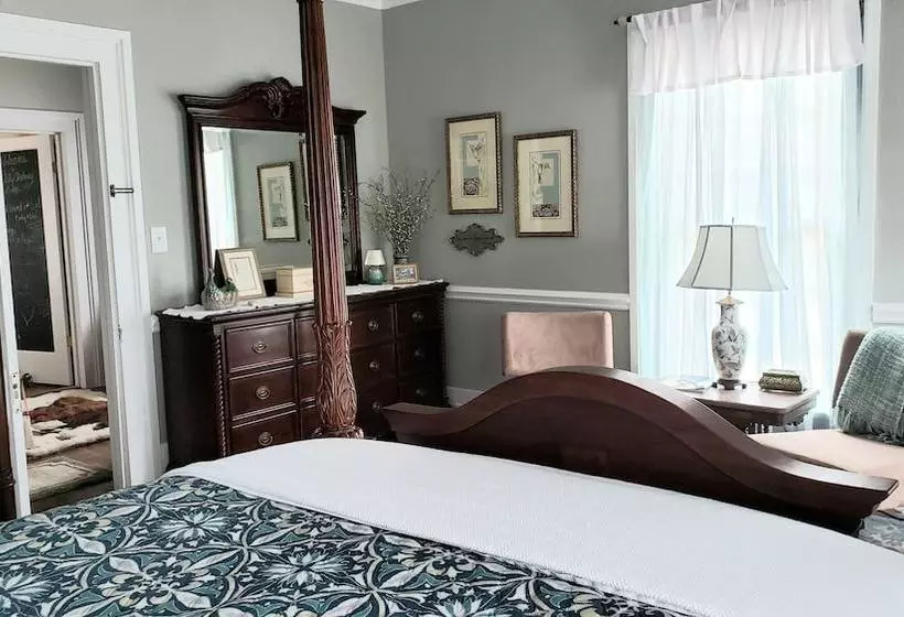 Silly Chickens Lodge B&b