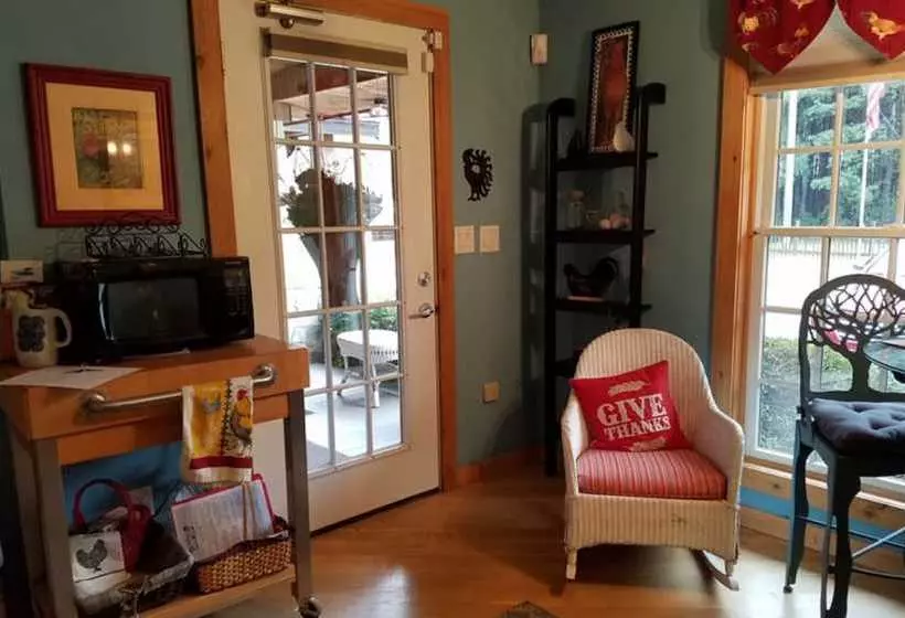 Silly Chickens Lodge B&b