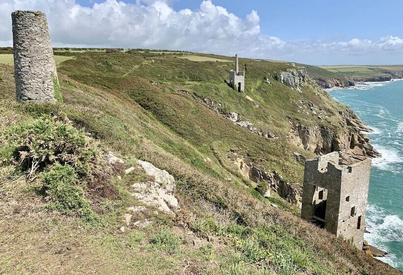 Tresowes Green Cottage