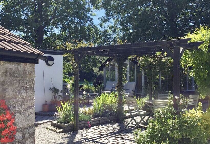 Tresowes Green Cottage