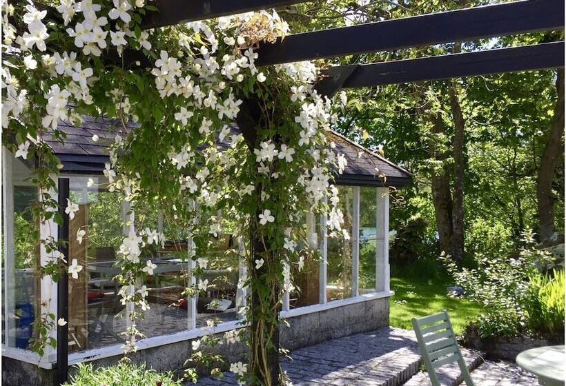 Tresowes Green Cottage