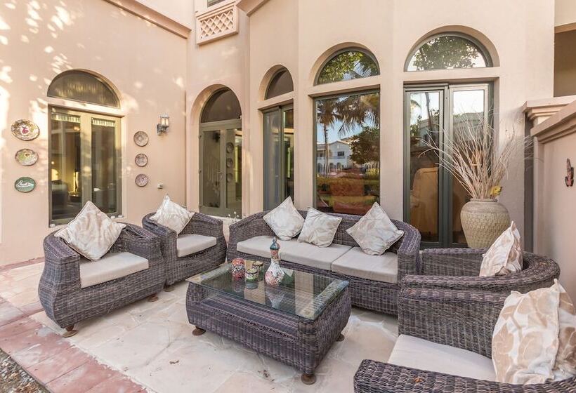 Yanjoon Holiday Villas   Palm Frond A