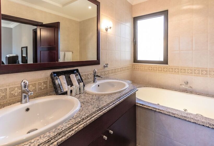 Yanjoon Holiday Villas   Palm Frond A