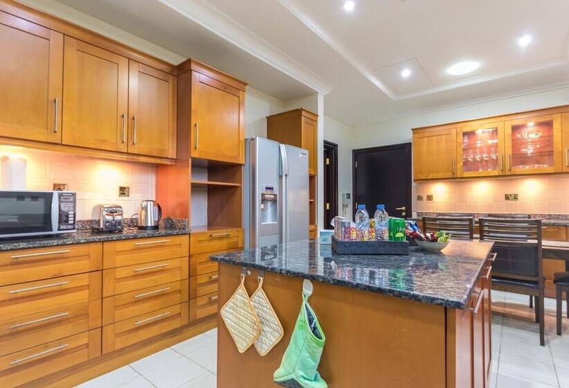 Yanjoon Holiday Villas   Palm Frond A