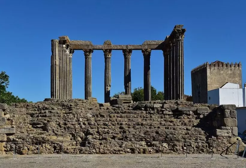 هتل Pousada Convento De Evora
