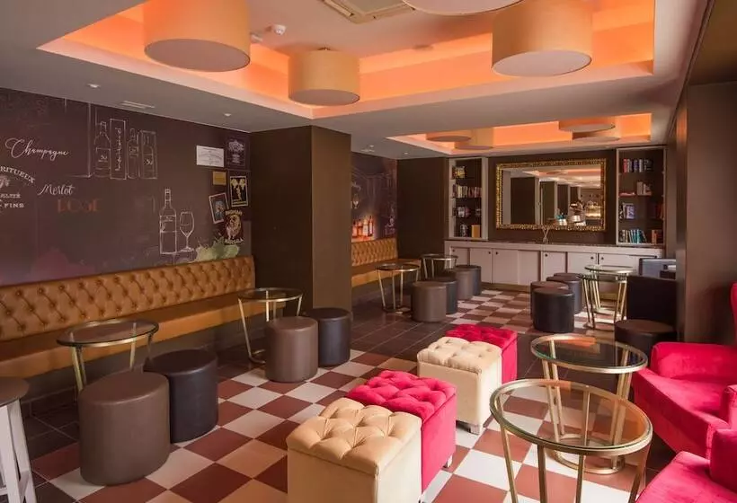 Отель Vila Gale Ampalius