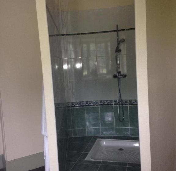 تختخواب و صبحانه Chateau Du Val Larbont