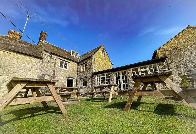 Hostelli The Crewe Arms