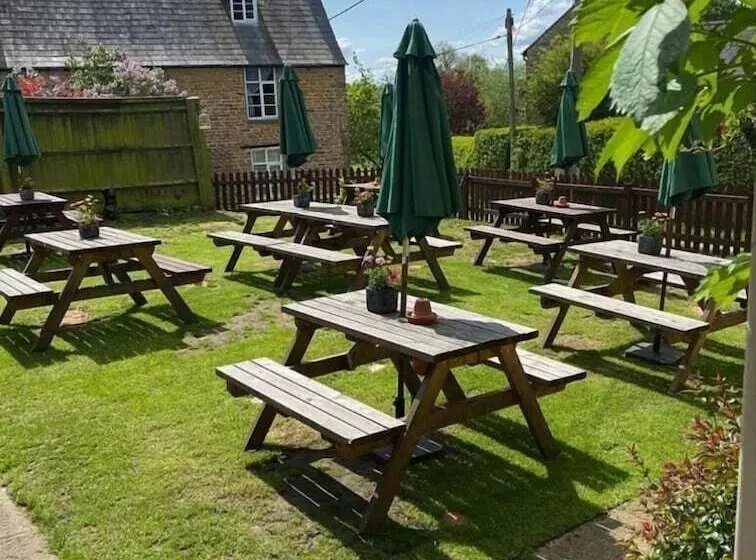 Hostelli The Crewe Arms