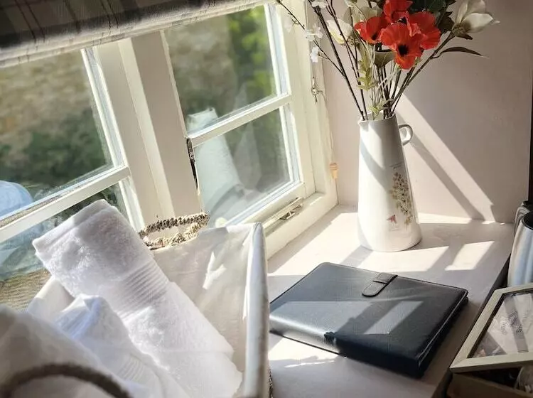 Hostelli The Crewe Arms