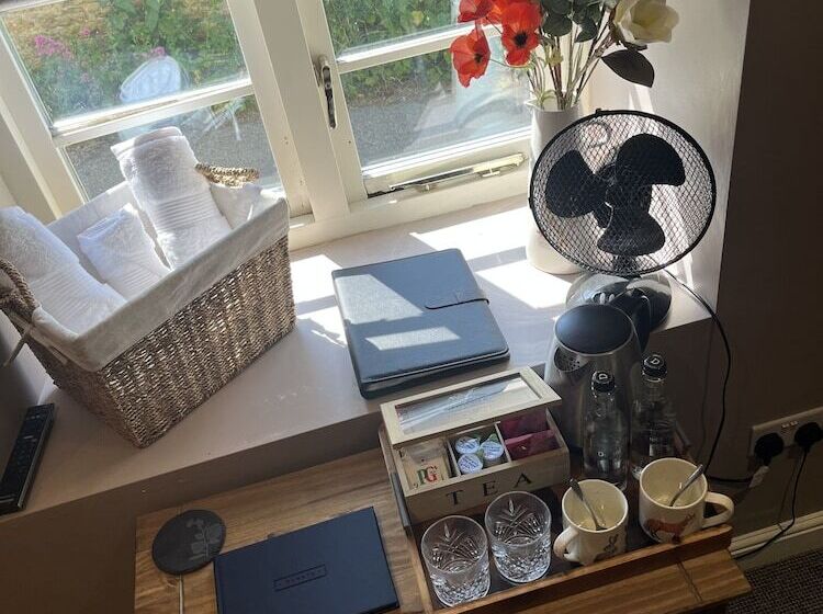 فندق فئة نجمة واحدة The Crewe Arms