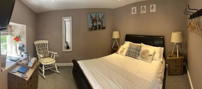 Hostelli The Crewe Arms