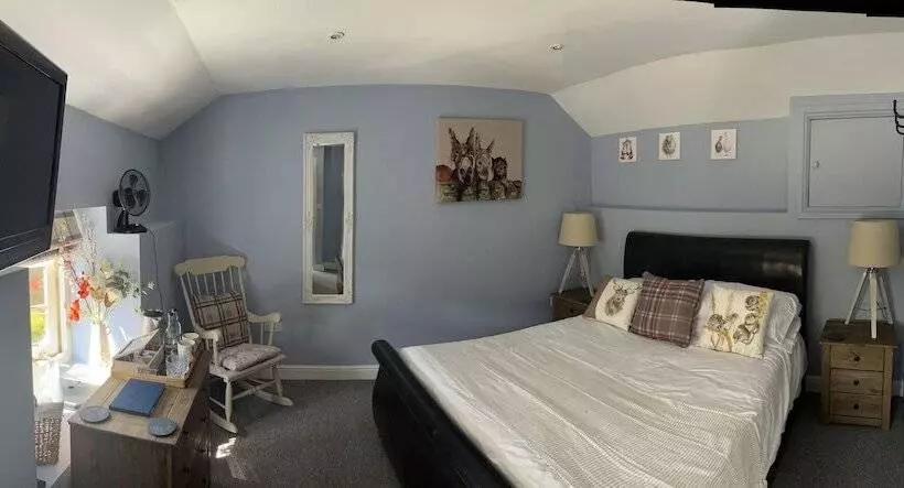 Hostelli The Crewe Arms