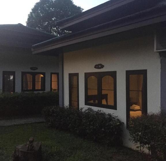 בית מלון כפרי Khaolak Hillside Villa