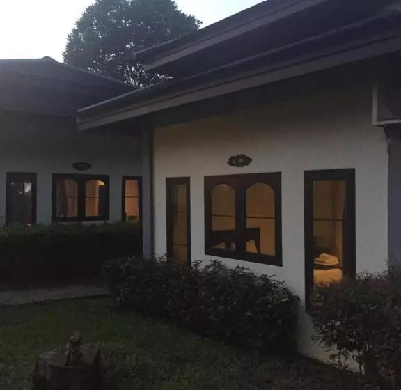 هتل Khaolak Hillside Villa