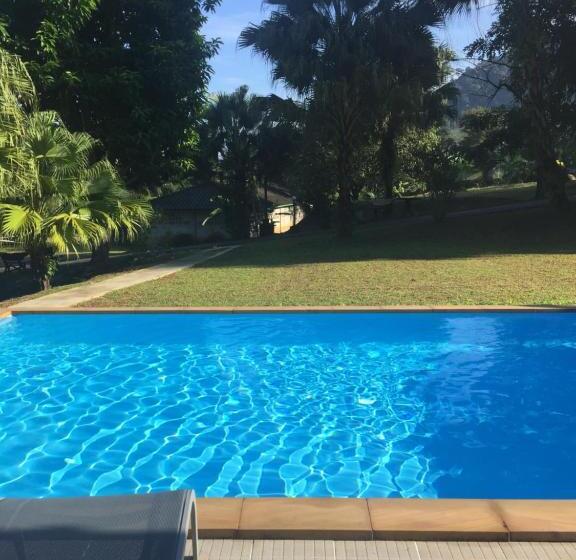 בית מלון כפרי Khaolak Hillside Villa