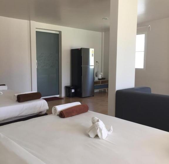 בית מלון כפרי Khaolak Hillside Villa