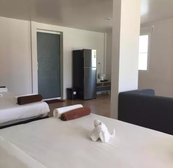 هتل Khaolak Hillside Villa