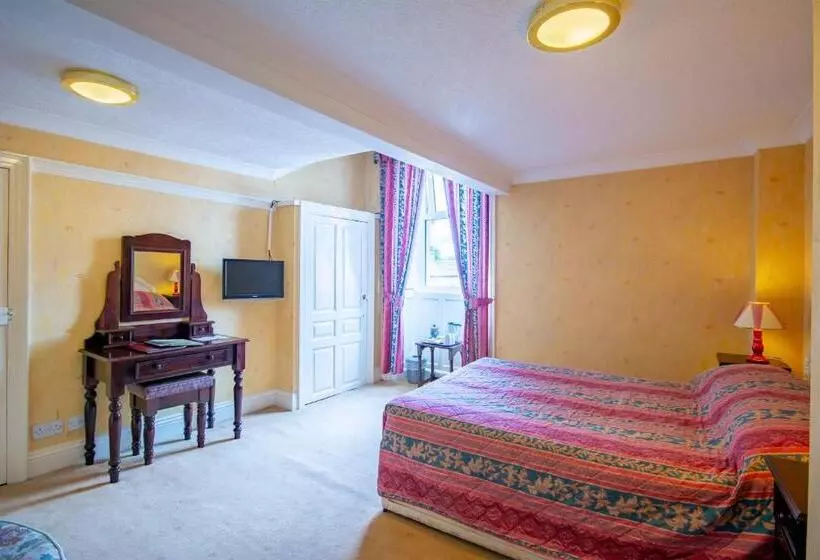 Hotelli Middle House