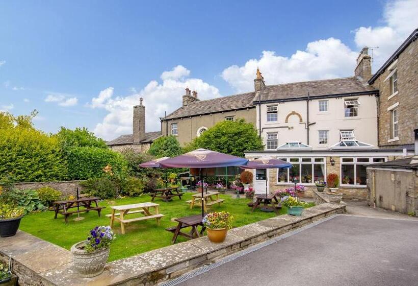 فندق Middle House