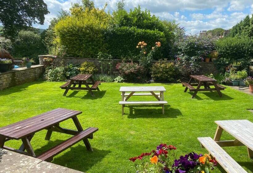 فندق Middle House