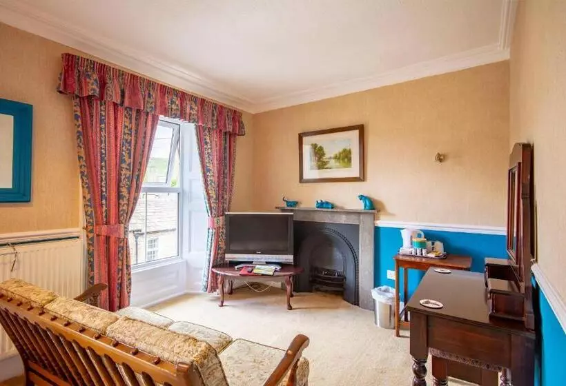 Hotelli Middle House