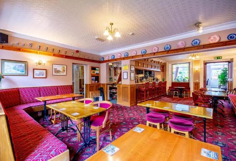 Hotelli Middle House