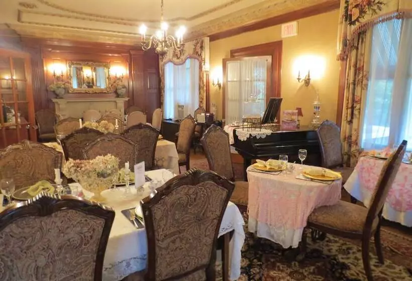 تختخواب و صبحانه The Silver Fountain Inn