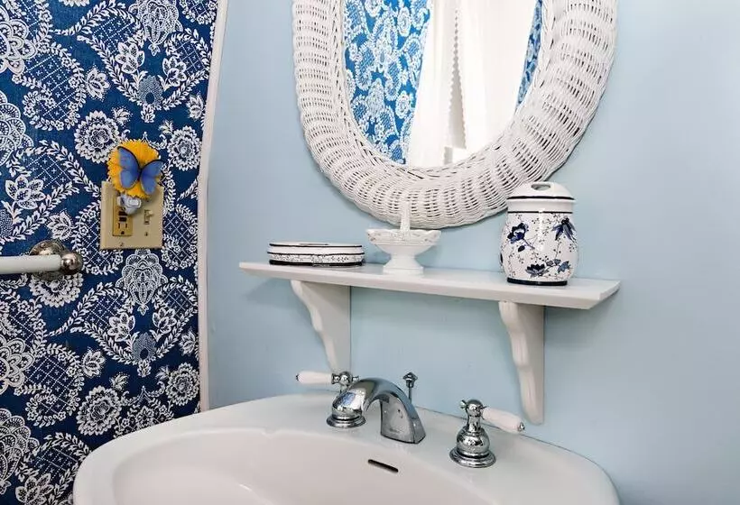 تختخواب و صبحانه The Silver Fountain Inn