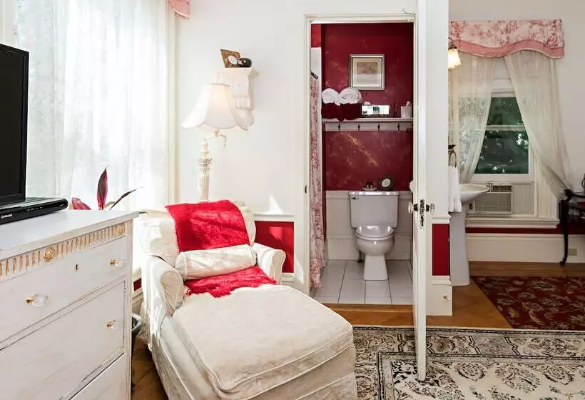 تختخواب و صبحانه The Silver Fountain Inn