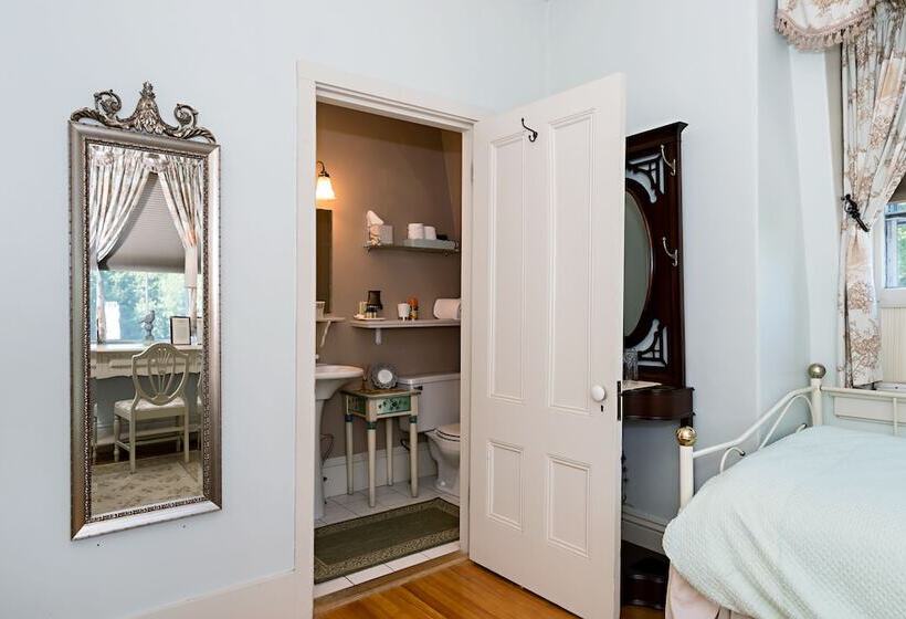 민박 The Silver Fountain Inn