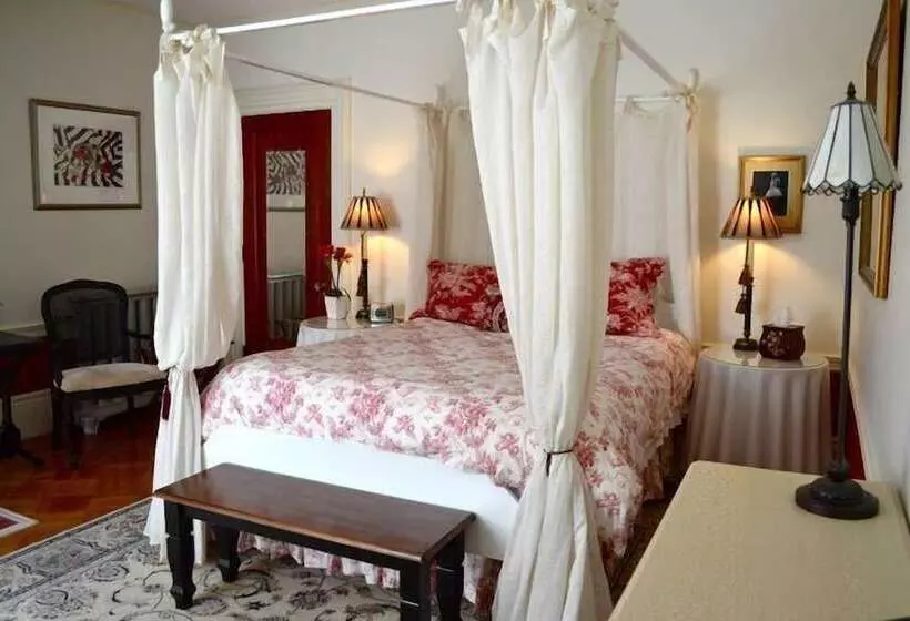 تختخواب و صبحانه The Silver Fountain Inn