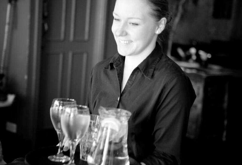 فندق فئة نجمة واحدة The Rose And Crown