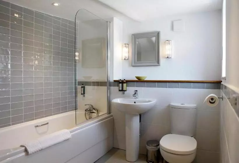 Hostelli The Rose And Crown