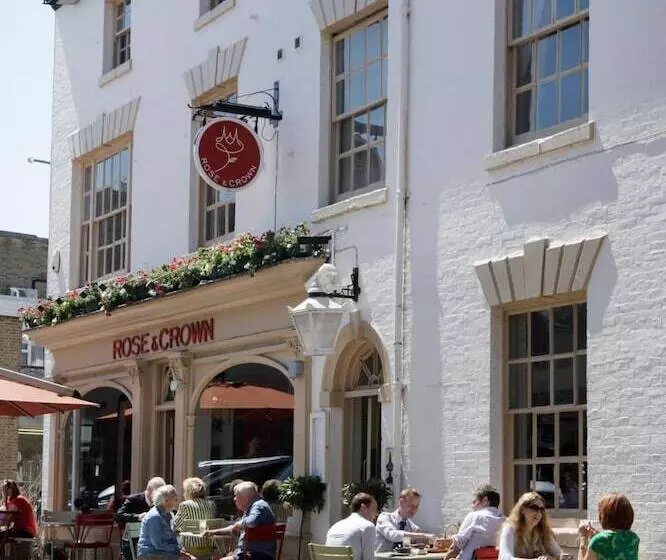 Hostelli The Rose And Crown
