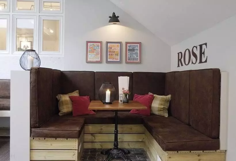 Hostelli The Rose And Crown