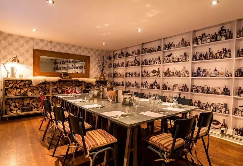 Hostelli The Rose And Crown