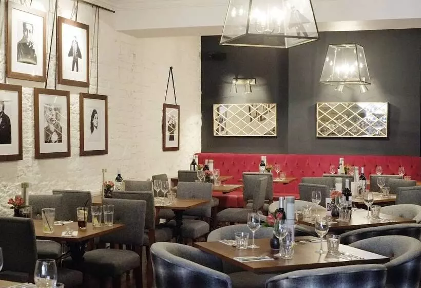 Hostelli The Rose And Crown