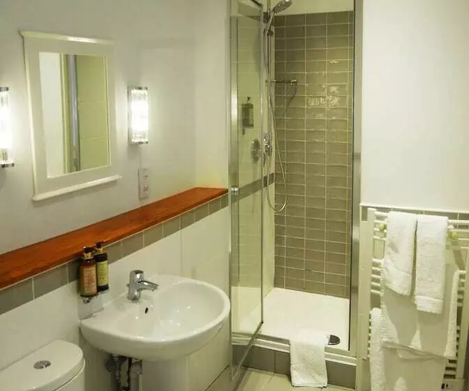 Hostelli The Rose And Crown