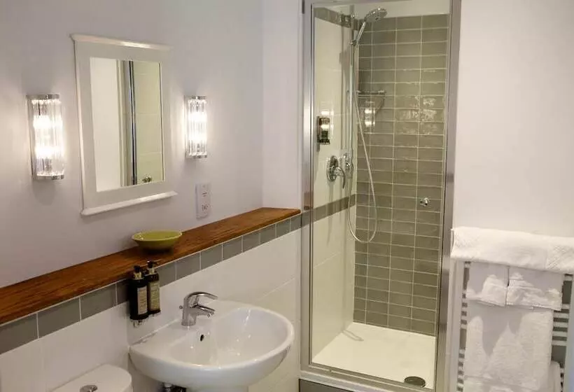 Hostelli The Rose And Crown