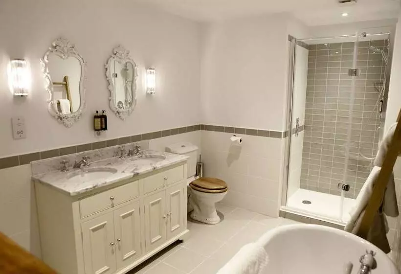 Hostelli The Rose And Crown