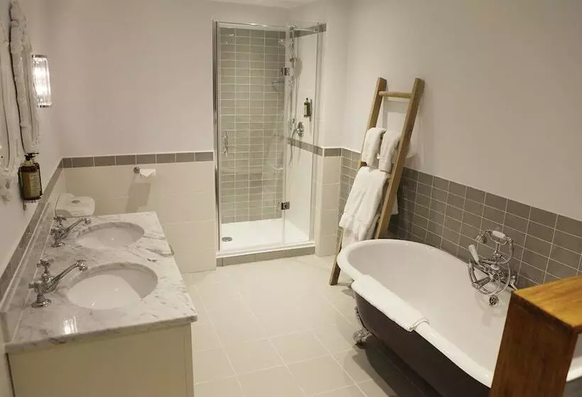 Hostelli The Rose And Crown