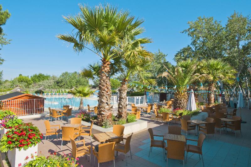 هتل Azureva Le Grau Du Roi
