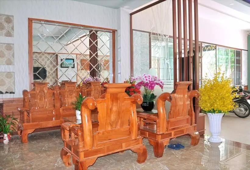 هتل Khach San Yen Phu