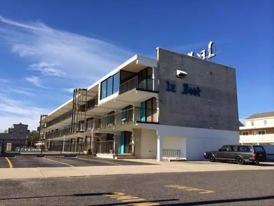 Le Boot Oceanfront Suites