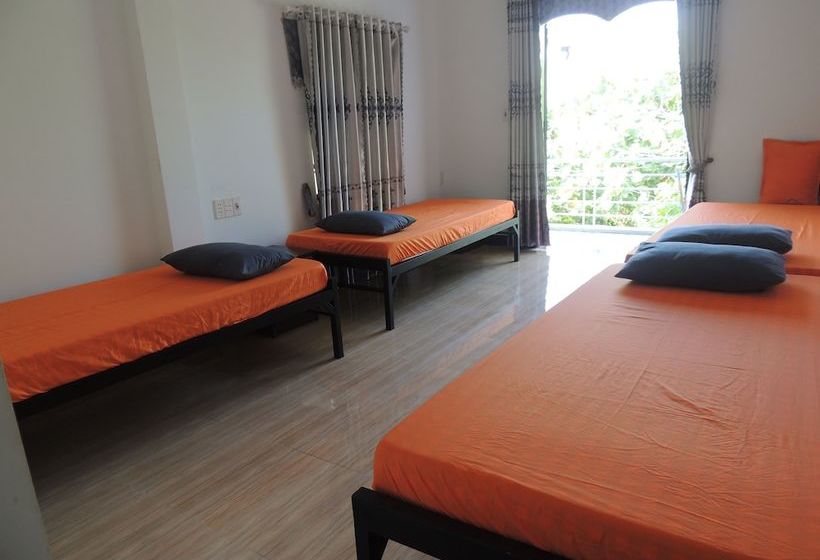 هاستل Little Leo