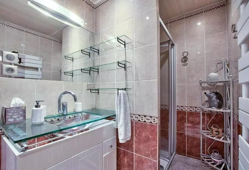 ペンション Naturalbnb   Chambres D Hôtes Au Calme Avec Clim   Parking Gratuit Et Sécurisé   Garage Vélos Et Mot