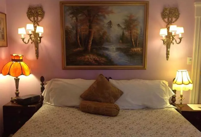 پانسیون The Bradford Carver Guest House