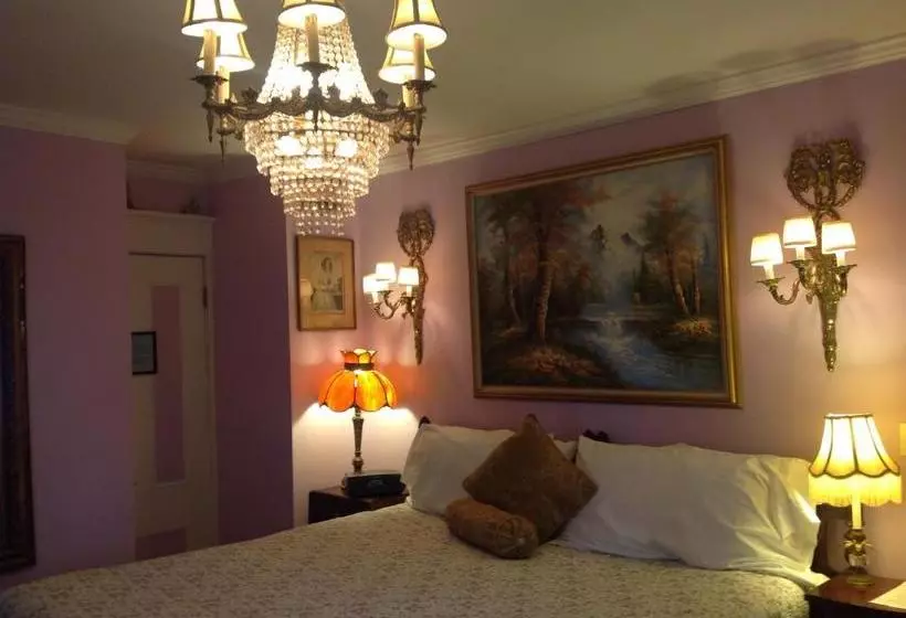 پانسیون The Bradford Carver Guest House